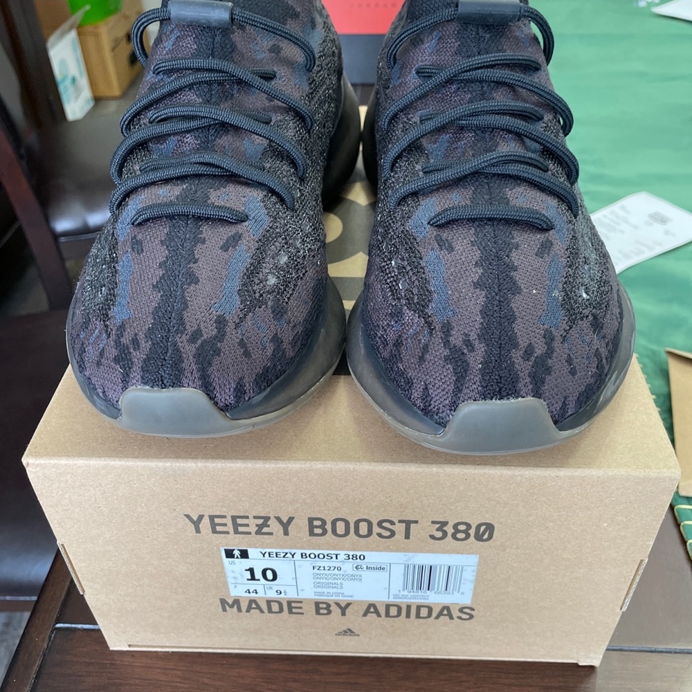EUC Yeezy 380 Onyx